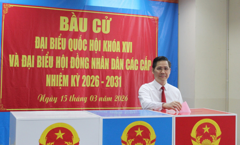 Luật sư Nguyễn Hải Nam, Phó Chủ tịch Liên đoàn Luật sư Việt Nam bỏ phiếu tại Tổ bầu cử số 21, phường Thạnh Mỹ Tây缩略图 Luật sư Nguyễn Hải Nam, Phó Chủ tịch Liên đoàn Luật sư Việt Nam bỏ phiếu tại Tổ bầu cử số 21, phường Thạnh Mỹ Tây缩略图