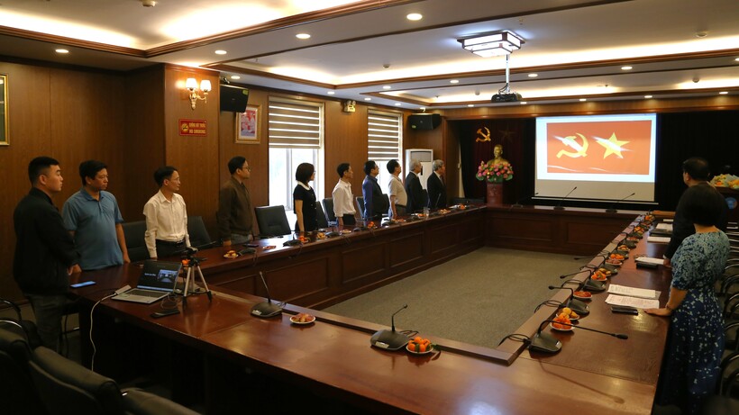 Chi bộ Liên đoàn Luật sư Việt Nam trao Huy hiệu 55 năm tuổi Đảng cho hai Đảng viên缩略图 Chi bộ Liên đoàn Luật sư Việt Nam trao Huy hiệu 55 năm tuổi Đảng cho hai Đảng viên缩略图