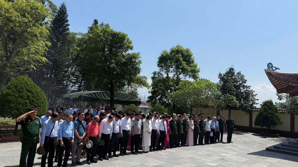 Liên đoàn Luật sư Việt Nam và Đoàn Luật sư tỉnh Quảng Ninh tổ chức các hoạt động tri ân các gia đình Thương binh – Liệt sĩ nhân ngày 27/7缩略图