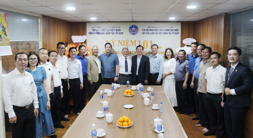 Thường trực Liên đoàn Luật sư Việt Nam chúc mừng VPĐD Tạp chí Luật sư Việt Nam nhân Kỷ niệm 101 năm Ngày Báo chí Cách mạng Việt Nam缩略图